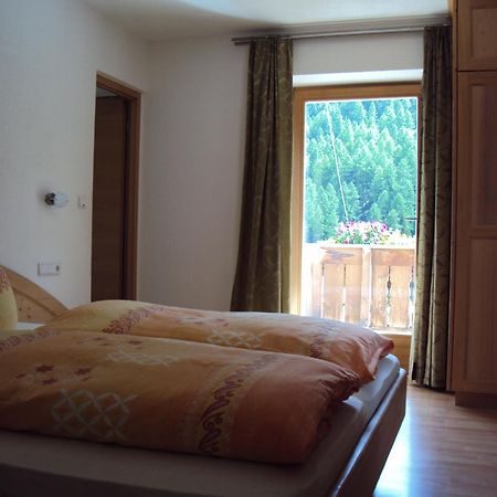 Haus Fliri Ξενοδοχείο Curon Venosta Δωμάτιο φωτογραφία