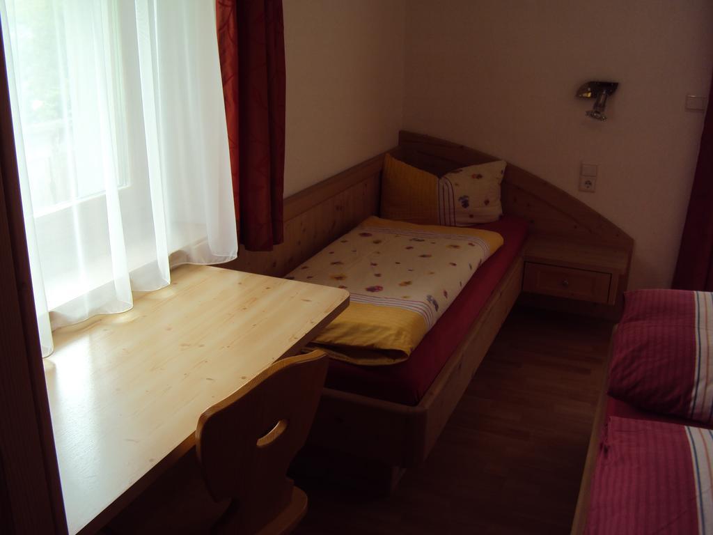 Haus Fliri Ξενοδοχείο Curon Venosta Δωμάτιο φωτογραφία