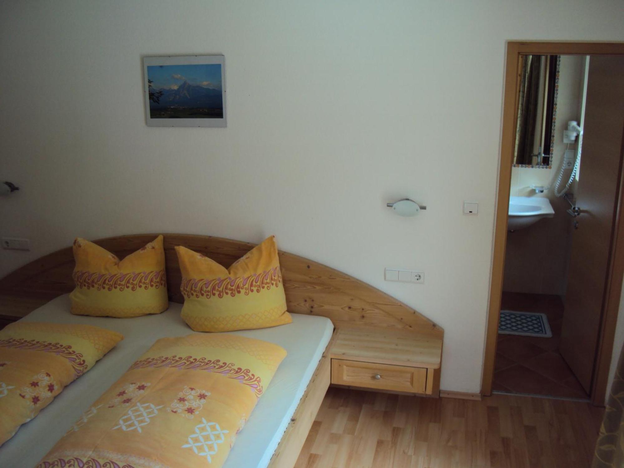 Haus Fliri Ξενοδοχείο Curon Venosta Δωμάτιο φωτογραφία