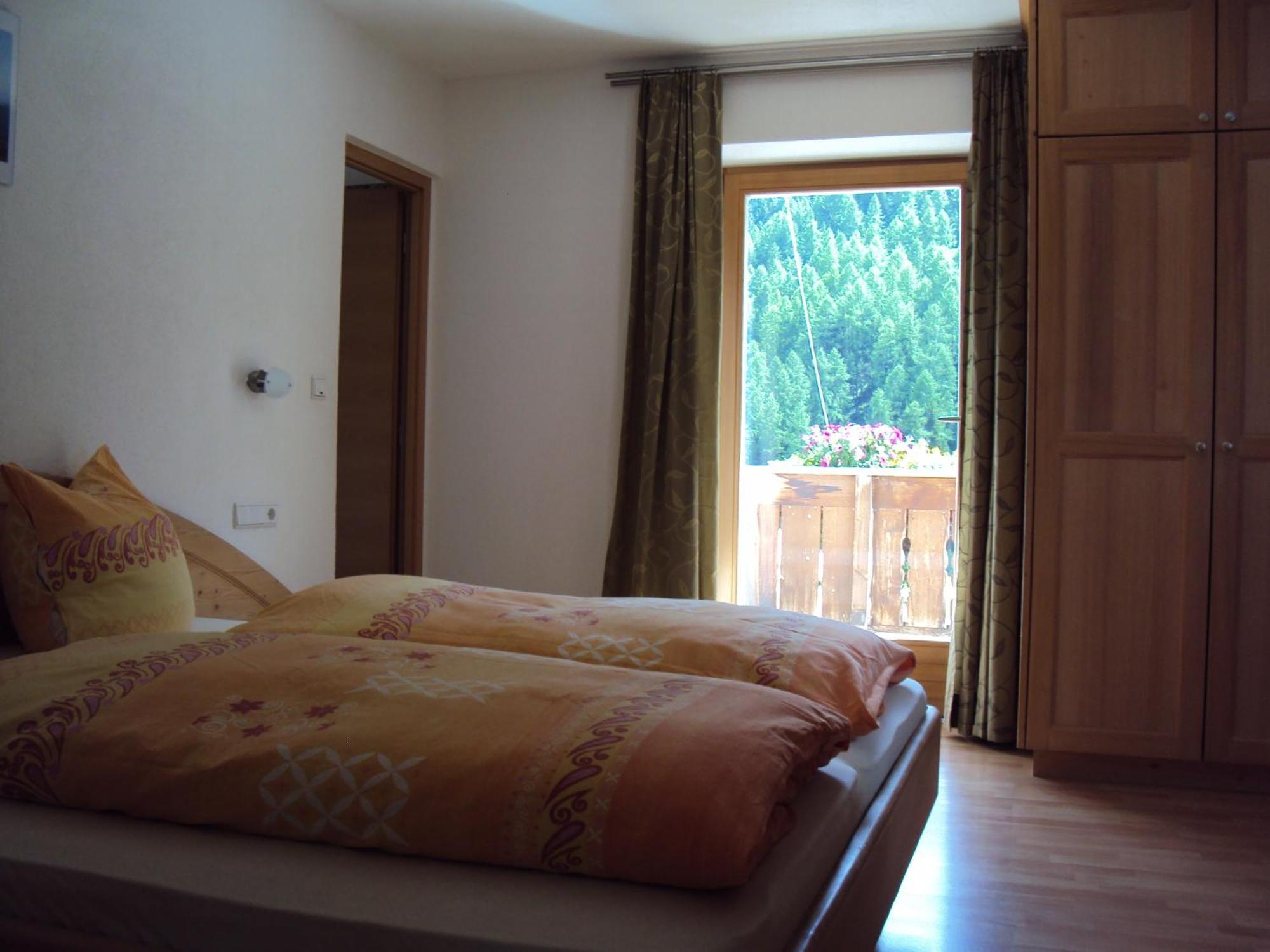 Haus Fliri Ξενοδοχείο Curon Venosta Δωμάτιο φωτογραφία