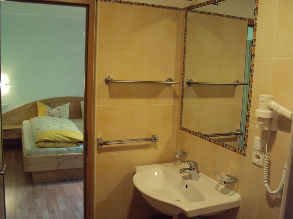 Haus Fliri Ξενοδοχείο Curon Venosta Δωμάτιο φωτογραφία