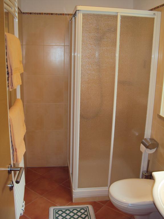 Haus Fliri Ξενοδοχείο Curon Venosta Δωμάτιο φωτογραφία