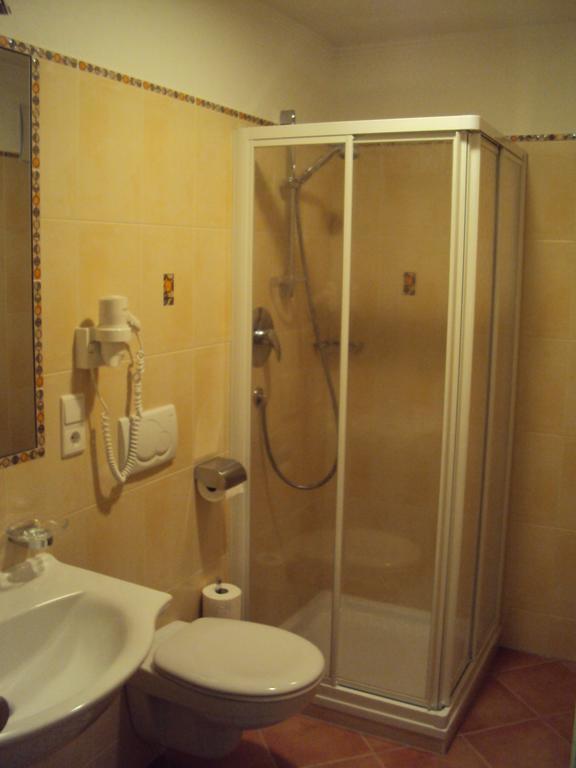 Haus Fliri Ξενοδοχείο Curon Venosta Δωμάτιο φωτογραφία
