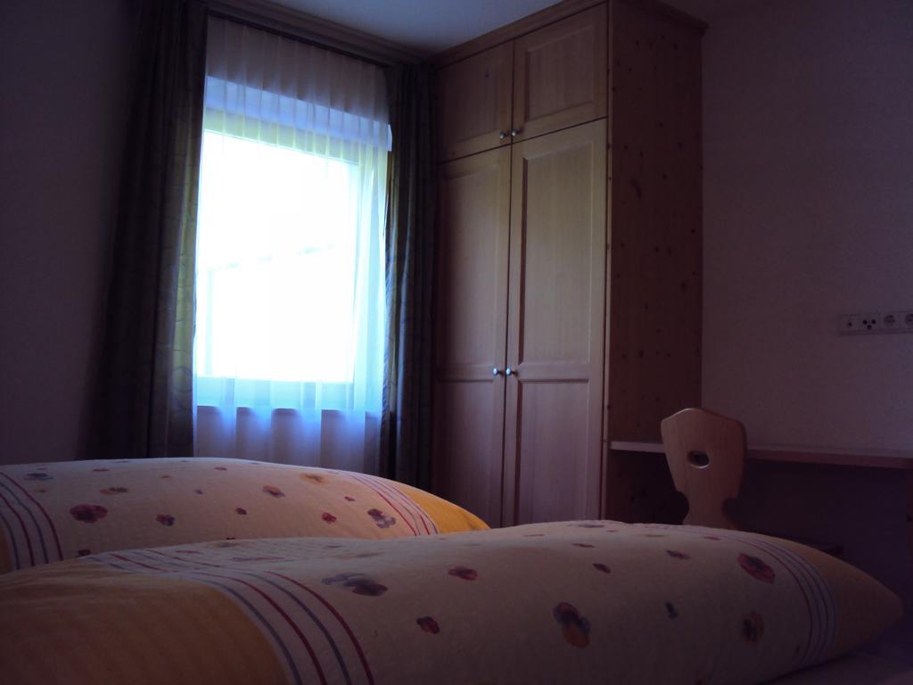 Haus Fliri Ξενοδοχείο Curon Venosta Δωμάτιο φωτογραφία